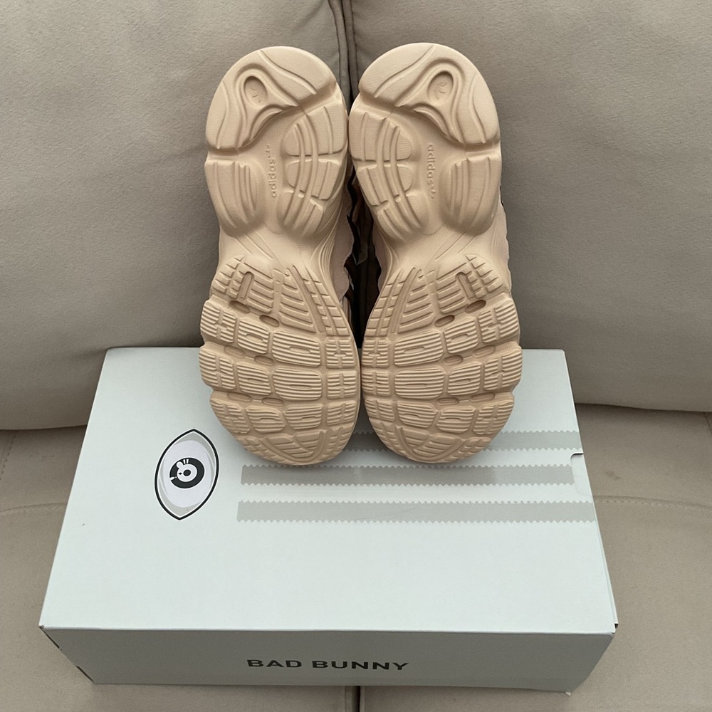 “NWT” Adidas Bad Bunny (Boy) Sneakers Size 3 - Picture 4 of 5